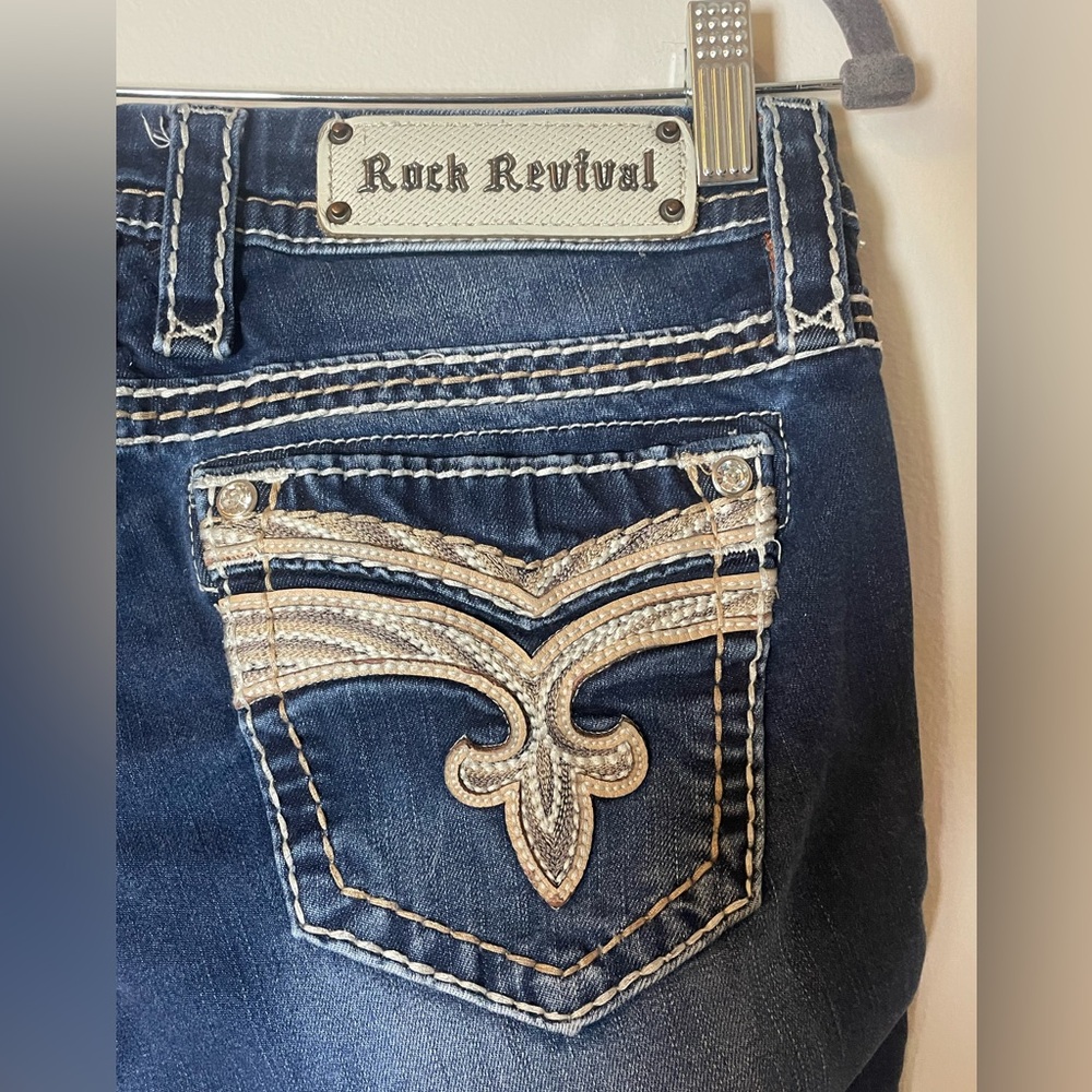Rock Revival Women's 28 Embellished Low Rise Capri Jeans Y2K 2000s Edgy Rockstar